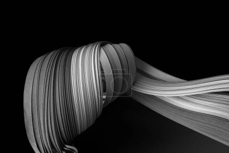 Foto de Papel ondulado en blanco y negro. Textura abstracta luz y sombra fondo. - Imagen libre de derechos
