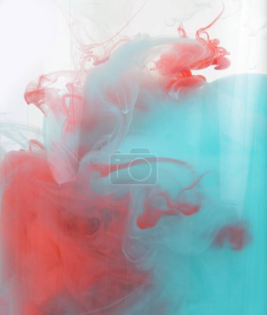 Téléchargez les photos : Fond de fumée abstrait. Encre taches de couleurs dans l'eau. - en image libre de droit
