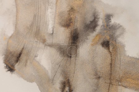 Téléchargez les photos : Tache de flux de fumée beige, or, encre brune et aquarelle sur fond de texture de grain de papier humide. - en image libre de droit