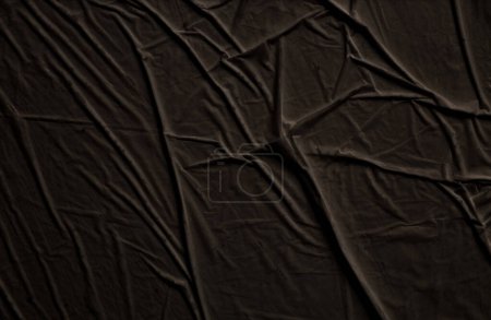 Foto de Vacío arrugado húmedo negro papel marrón textura en blanco copia espacio pared fondo. - Imagen libre de derechos
