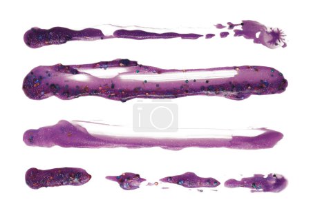 Foto de Tinta violeta color mancha cepillo trazo mancha línea de manchas sobre fondo blanco. - Imagen libre de derechos