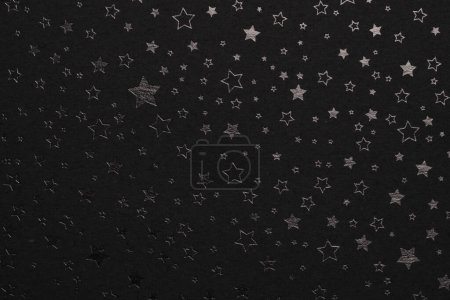 Foto de Papel negro en blanco con patrón de plata estrella. Textura relieve copia espacio fondo de pantalla. - Imagen libre de derechos