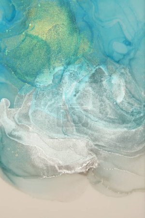 Téléchargez les photos : Art abstrait bleu et perle blanc paillettes fond aquarelle. Texture de marbre. Encre d'alcool. - en image libre de droit