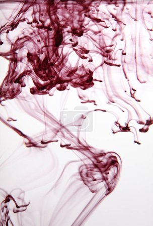 Foto de Mancha de tinta y acuarela verter color de flujo mancha en el fondo de agua. - Imagen libre de derechos