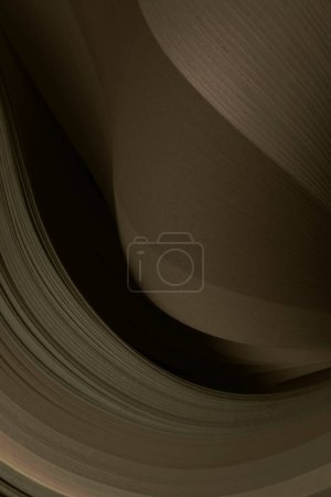 Foto de Color marrón oscuro tira de papel ondulado. Fondo de textura abstracta. - Imagen libre de derechos