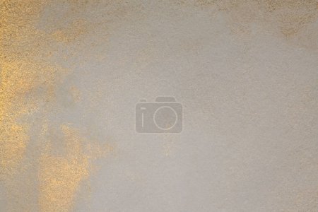 Téléchargez les photos : Nacre métallique aquarelle papier grain texture mur de peinture. Abstrait or, nacre et marbre beige copie fond de l'espace. - en image libre de droit