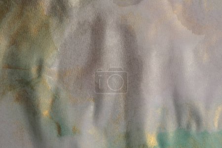 Foto de Acuarela húmeda textura de grano de papel pared de pintura de luz y sombra. Abstracto nácar de oro y mármol beige copia de fondo. - Imagen libre de derechos