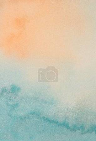 Téléchargez les photos : Encre beige, bleue, argentée tache de flux de fumée aquarelle sur fond de texture de grain de papier humide. - en image libre de droit