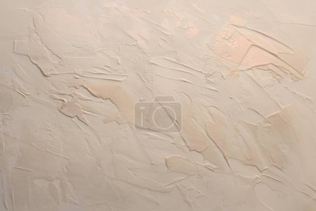 Téléchargez les photos : Huile d'art et acrylique frottis buvard toile peinture mur de stuc. Texture abstraite beige, nacre paillettes couleur tache coup de pinceau relief texture fond - en image libre de droit