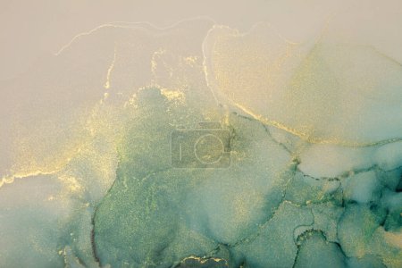 Téléchargez les photos : Art aquarelle abstraite et peinture à l'encre d'alcool tache de flux. Bleu, vert, beige avec des paillettes d'or. Marbre grain texture fond. - en image libre de droit
