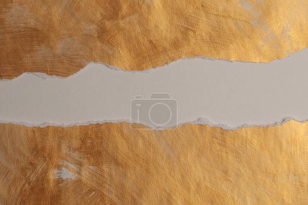 Foto de Oro, bronce y beige se desmoronan pared de pintura de papel desgarrado. Resumen brillo textura copia espacio relieve fondo. - Imagen libre de derechos