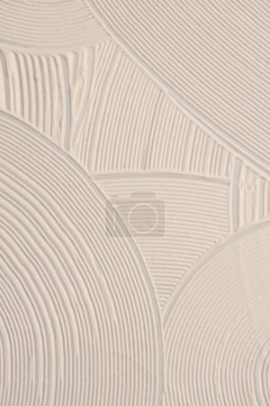 Foto de Abstracto color beige blanco óleo y pared de pintura de onda acrílica. Lienzo relieve dibujado a mano grunge textura geométrica fondo. - Imagen libre de derechos