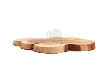 Foto de Plataforma de tronco de madera podio sobre fondo blanco. Escena de presentación de producto de visualización vacía mínima. - Imagen libre de derechos