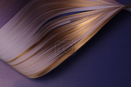 Foto de Bronce dorado, violeta, azul Tiras de color papel gradiente onda. Fondo de textura abstracta. - Imagen libre de derechos