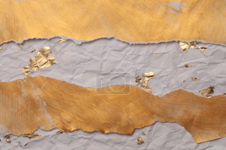 Foto de Oro, bronce desmoronan pared de pintura de papel desgarrado. Resumen brillo textura copia espacio relieve fondo. - Imagen libre de derechos