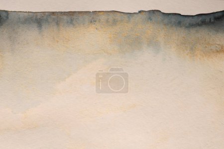 Foto de Negro, Beige, oro tinta brillo acuarela humo flujo mancha mancha sobre papel mojado textura de grano de fondo. - Imagen libre de derechos