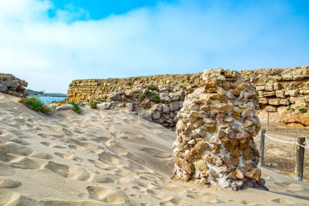 Téléchargez les photos : Plage de Sant Marti d'Empuries (L'Escala) sur la Costa Brava, Catalogne, Espagne ruines de la période hellénistique, Golfe de Roses - en image libre de droit