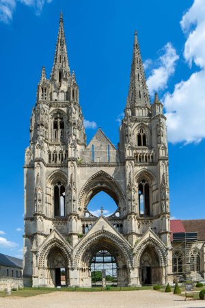 Foto de Soissons, Picardy, France - cathedral and abbey of Saint Jean des Vignes ruins of west facade and towers - Imagen libre de derechos