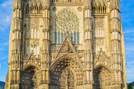 Catedral de Tours, iglesia católica situada en Tours, Indre-et-Loire, Francia, dedicada a San Gatiano, estilo arquitectónico gótico construido entre 1170 y 1547