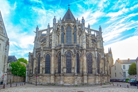 Catedral de Tours, Iglesia Católica Romana ubicada en Tours, Indre-et-Loire, Francia, dedicada a San Gatiano, estilo arquitectónico gótico construido entre 1170 y 1547 - vista desde atrás (coro)