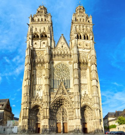 Catedral de Tours, iglesia católica situada en Tours, Indre-et-Loire, Francia, dedicada a San Gatiano, estilo arquitectónico gótico construido entre 1170 y 1547