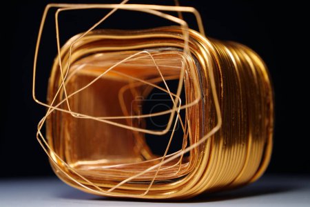Foto de Bobinado de cobre del transformador monofásico descendente - Imagen libre de derechos