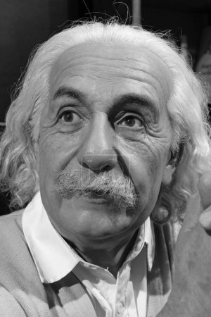 Foto de BUKOVEL, UKRAINE, OCTOBER 13, 2022: Wax figure of world-famous scientist, Nobel laureate, theoretical physicist, creator of theory of relativity Albert Einstein - Imagen libre de derechos