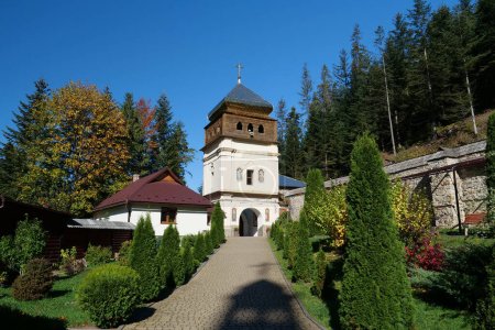 Foto de Inner courtyard of Manyava Skete of Exaltation of Holy Cross in Carpathian mountains, Ukraine. Orthodox solitary cell mens monastery, skete.Near skete in wood there is Blessed Stone, object of worship - Imagen libre de derechos