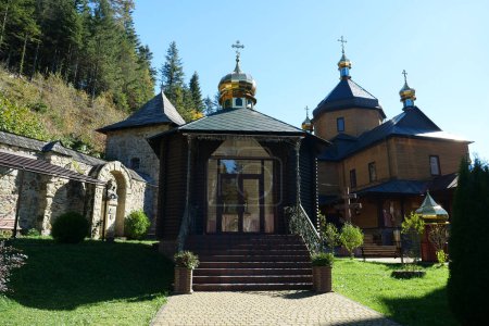 Foto de Manyava Skete of Exaltation of Holy Cross in the forest in Carpathian mountains, Ukraine. Orthodox solitary cell mens monastery, skete. Near skete in wood there is Blessed Stone, object of worship - Imagen libre de derechos