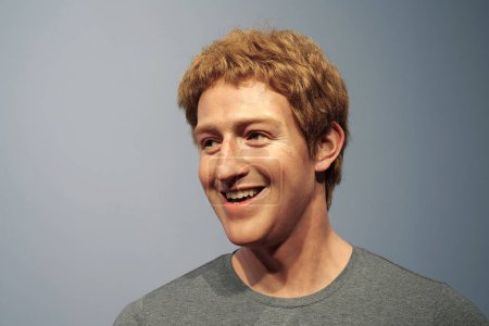 Foto de BUKOVEL, UCRANIA, 13 DE OCTUBRE DE 2022: Figura de cera de Mark Elliot Zuckerberg, magnate empresarial estadounidense de fama mundial, empresario de internet y filántropo, co-fundador del sitio web de redes sociales Facebook - Imagen libre de derechos