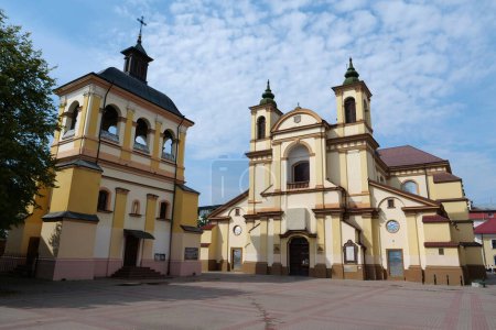 Téléchargez les photos : IVANO-FRANKIVSK, UKRAINE, 22 AOÛT 2022 : Eglise de la Bienheureuse Vierge Marie, un musée d'art sur la place Sheptitskogo à Ivano-Frankivsk, Ukraine occidentale - en image libre de droit