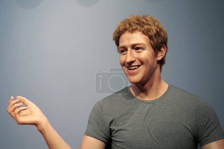 Foto de BUKOVEL, UCRANIA, 13 DE OCTUBRE DE 2022: Figura de cera de Mark Elliot Zuckerberg, magnate empresarial estadounidense de fama mundial, empresario de internet y filántropo, co-fundador del sitio web de redes sociales Facebook - Imagen libre de derechos