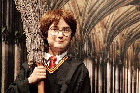 Téléchargez les photos : BUKOVEL, UKRAINE, 5 OCTOBRE 2022 : Figure de cire de Harry James Potter - personnage fictif et protagoniste titulaire dans la série de romans éponymes de J. K. Rowling - en image libre de droit
