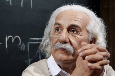 Foto de BUKOVEL, UKRAINE, OCTOBER 5, 2022: Wax figure of world-famous scientist, theoretical physicist, Nobel laureate, creator of theory of relativity Albert Einstein - Imagen libre de derechos