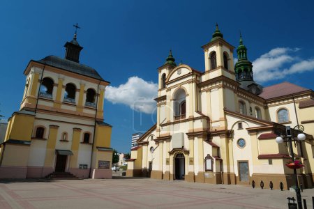 Téléchargez les photos : Eglise de la Bienheureuse Vierge Marie, un musée d'art maintenant sur la place Sheptitskogo à Ivano-Frankivsk ville, Ukraine occidentale - en image libre de droit