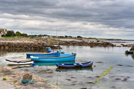 Foto de Barcos en Spiddal Irlanda fondeados en Galway Bay - Imagen libre de derechos