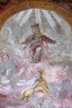 Téléchargez les photos : Autel principal, fresque dans l'église paroissiale de Svi Sveti à Sesvete, Croatie - en image libre de droit
