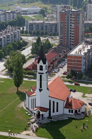 Foto de Iglesia Parroquial del Sagrado Corazón de Jesús en Karlovac, Croacia - Imagen libre de derechos
