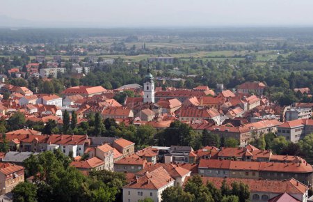 Foto de Iglesia parroquial de la Santísima Trinidad en Karlovac, Croacia - Imagen libre de derechos