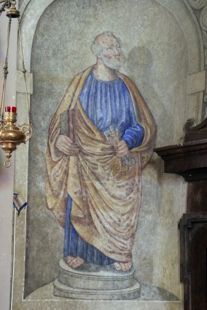 Foto de San Pedro, fresco en el altar mayor de la iglesia parroquial de la Santísima Trinidad en Karlovac, Croacia - Imagen libre de derechos