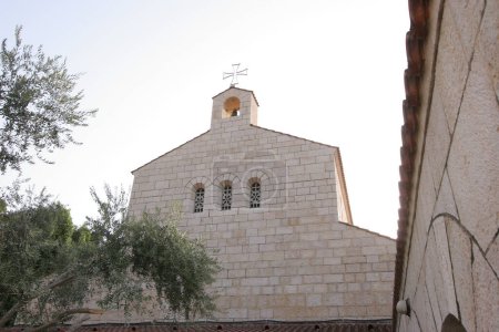 Téléchargez les photos : Église de la multiplication des pains et des poissons, Mer de Galilée, Tabgha, Israël - en image libre de droit