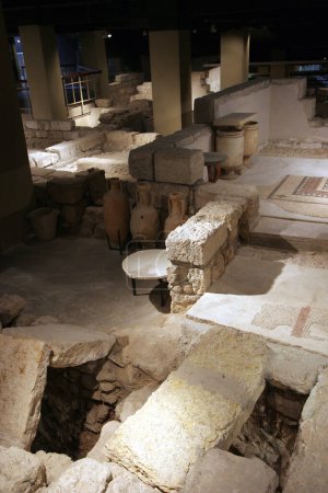 Foto de Museo Arqueológico Wohl, excavaciones, siglo I, centro histórico judío, Plaza Hurva, Jerusalén, Israel - Imagen libre de derechos