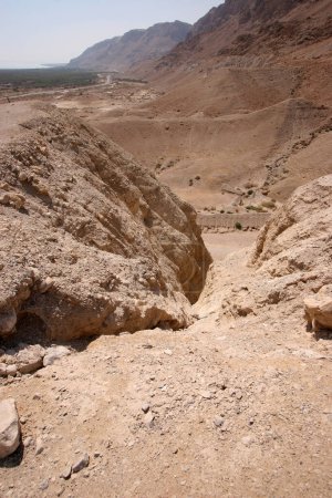Sitio arqueológico de Qumran donde los rollos del Mar Muerto descubiertos en cuevas en acantilados, desierto de Judea, Israel,