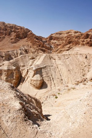 Archäologische Stätte von Qumran, wo Schriftrollen vom Toten Meer in Felshöhlen entdeckt wurden, Judäische Wüste, Israel,