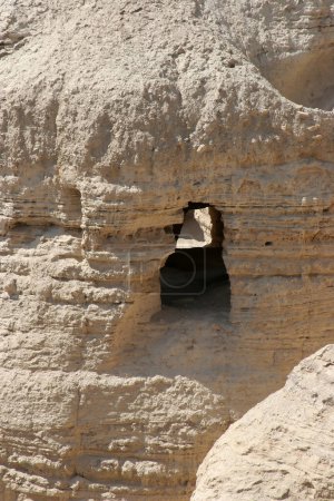 Archäologische Stätte von Qumran, wo Schriftrollen vom Toten Meer in Felshöhlen entdeckt wurden, Judäische Wüste, Israel,