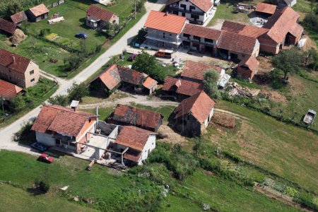 Luftaufnahme des Dorfes Klinca Sela im ländlichen Kroatien