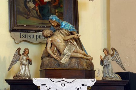 Autel de Notre-Dame des Douleurs dans l'église paroissiale de l'Assomption de la Vierge Marie à Kupinec, Croatie