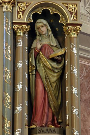 Foto de Saint Anne, statue on the altar of Visitation in the church of the Saint Peter in Ivanic Grad, Croatia - Imagen libre de derechos
