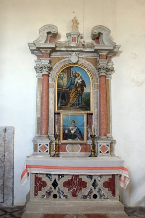 Téléchargez les photos : Saint Joseph altar in the Church Our Lady of Mount Carmel in Orebic, Croatia - en image libre de droit