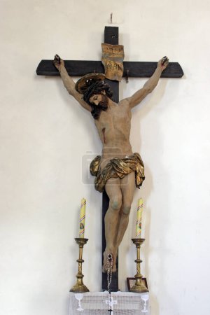 Téléchargez les photos : Jesus crucified on the cross, Church Our Lady of Mount Carmel in Orebic, Croatia - en image libre de droit